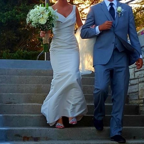 Jim Hjelm wedding dress - Picture 12 of 14